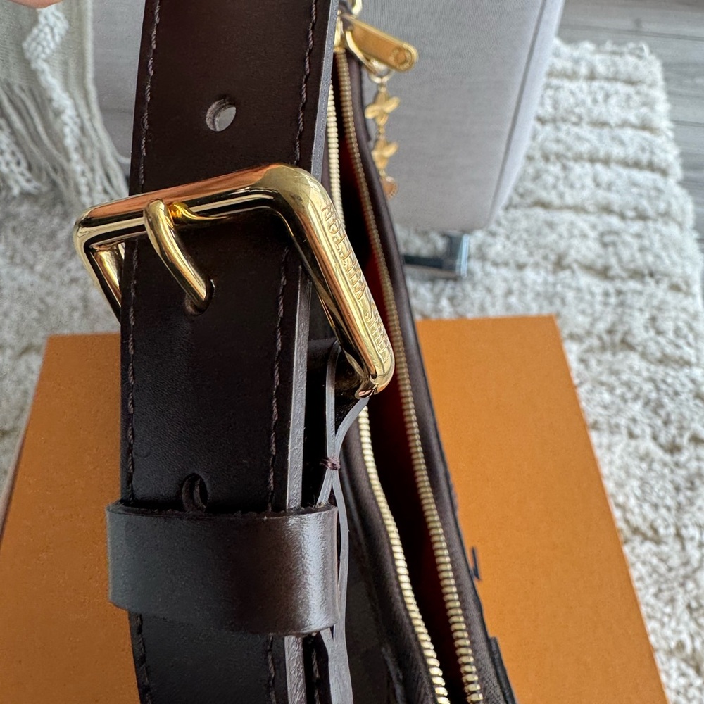 🤎 Louis Vuitton Thames GM – Damier Ebene – Red Interior - Picture 9 of 16